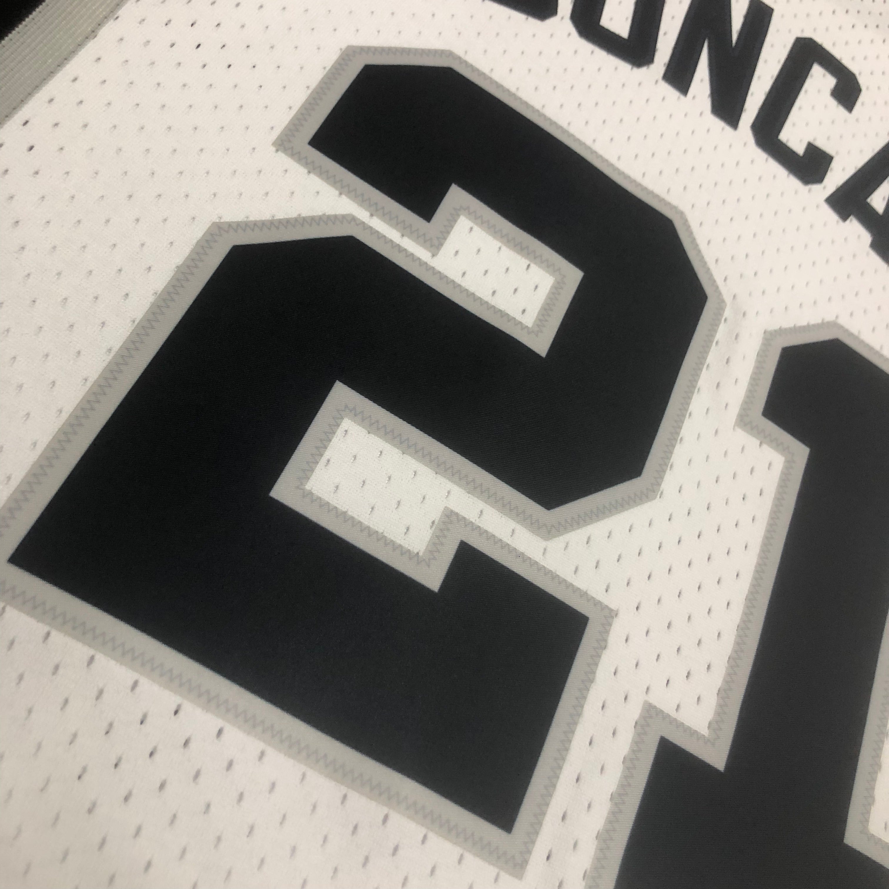 1998-99 San Antonio Spurs (Tim Duncan) White Classics Jersey