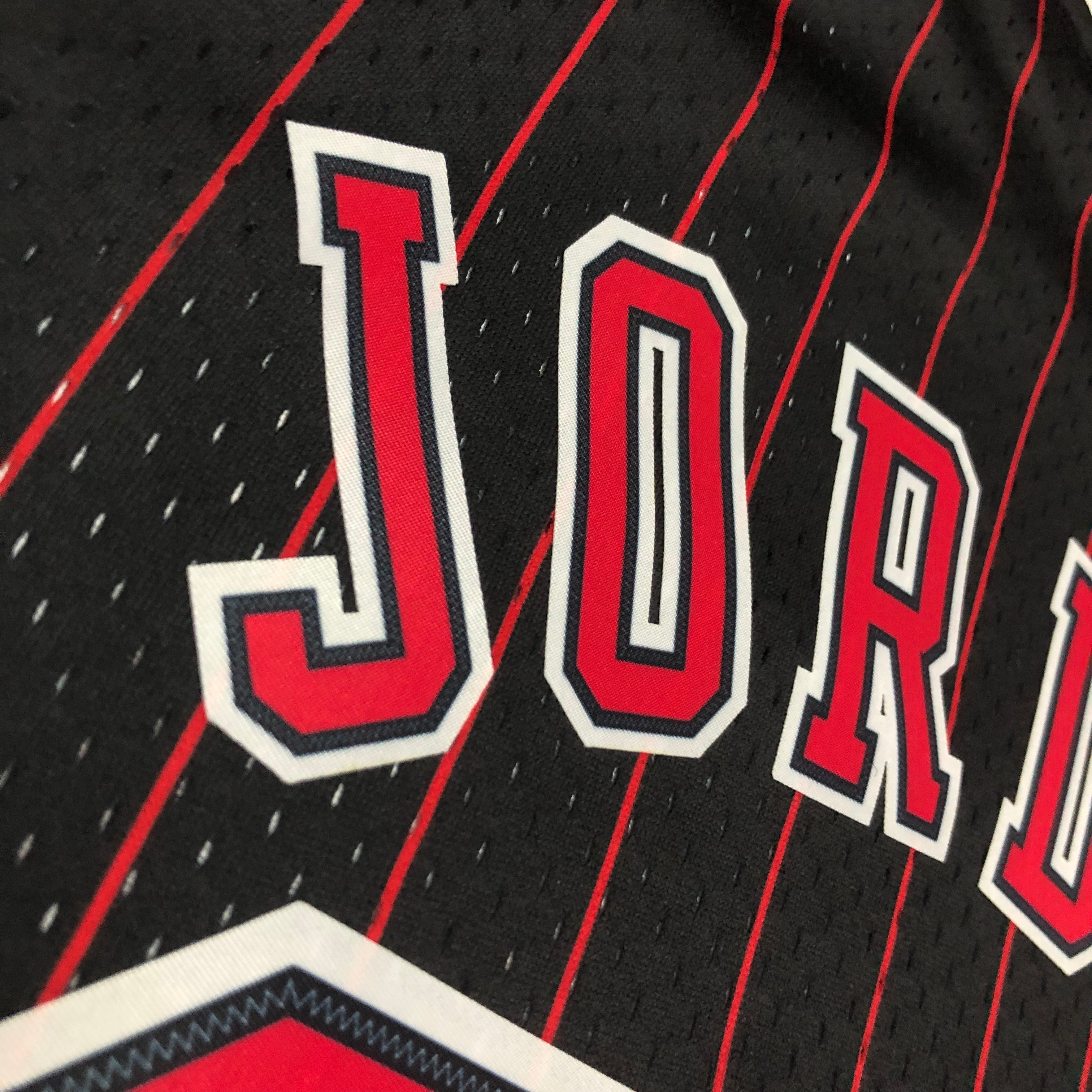 1995-96 Chicago Bulls (Michael Jordan) Black Striped Classics Jersey