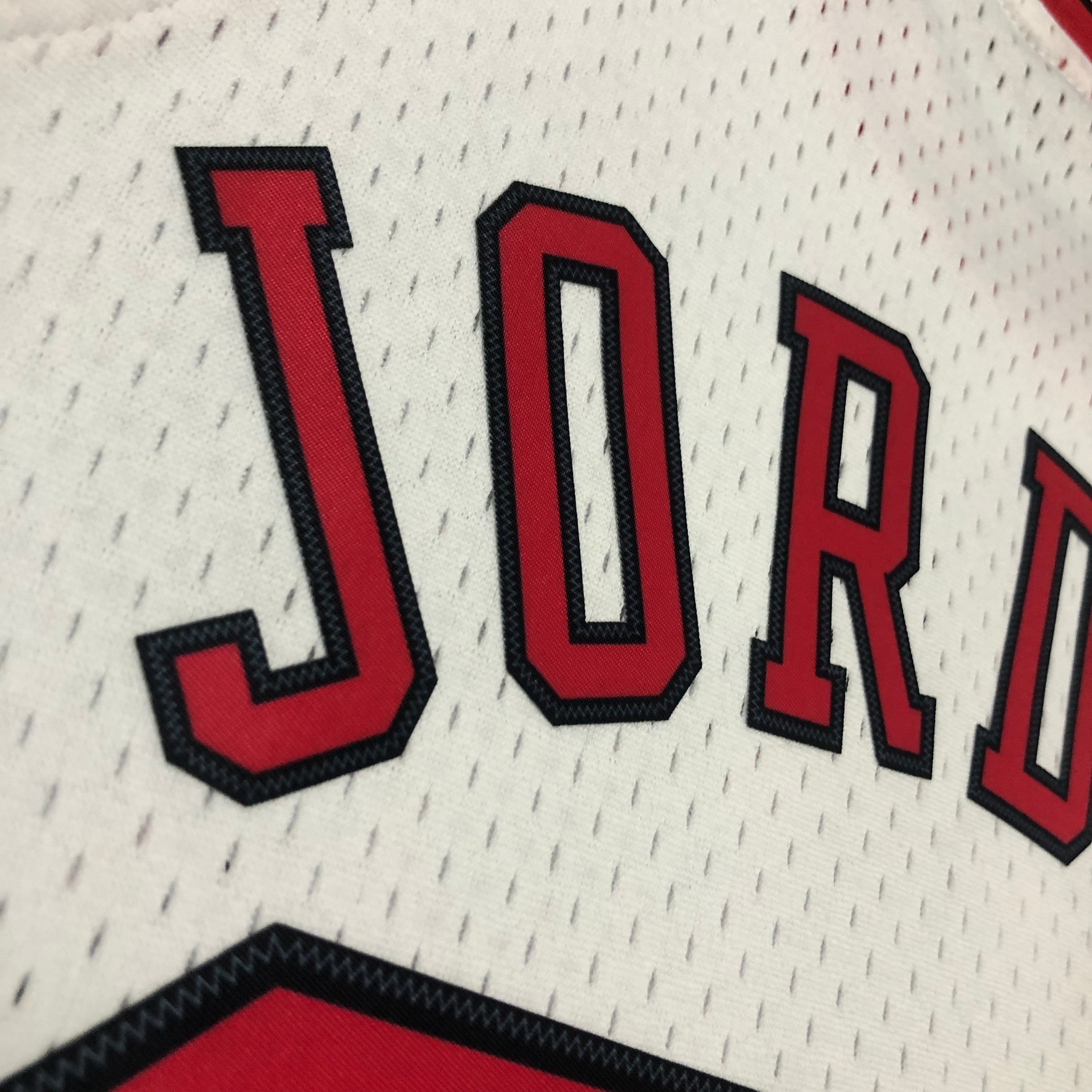 1997-98 Chicago Bulls (Michael Jordan) White Classics Jersey