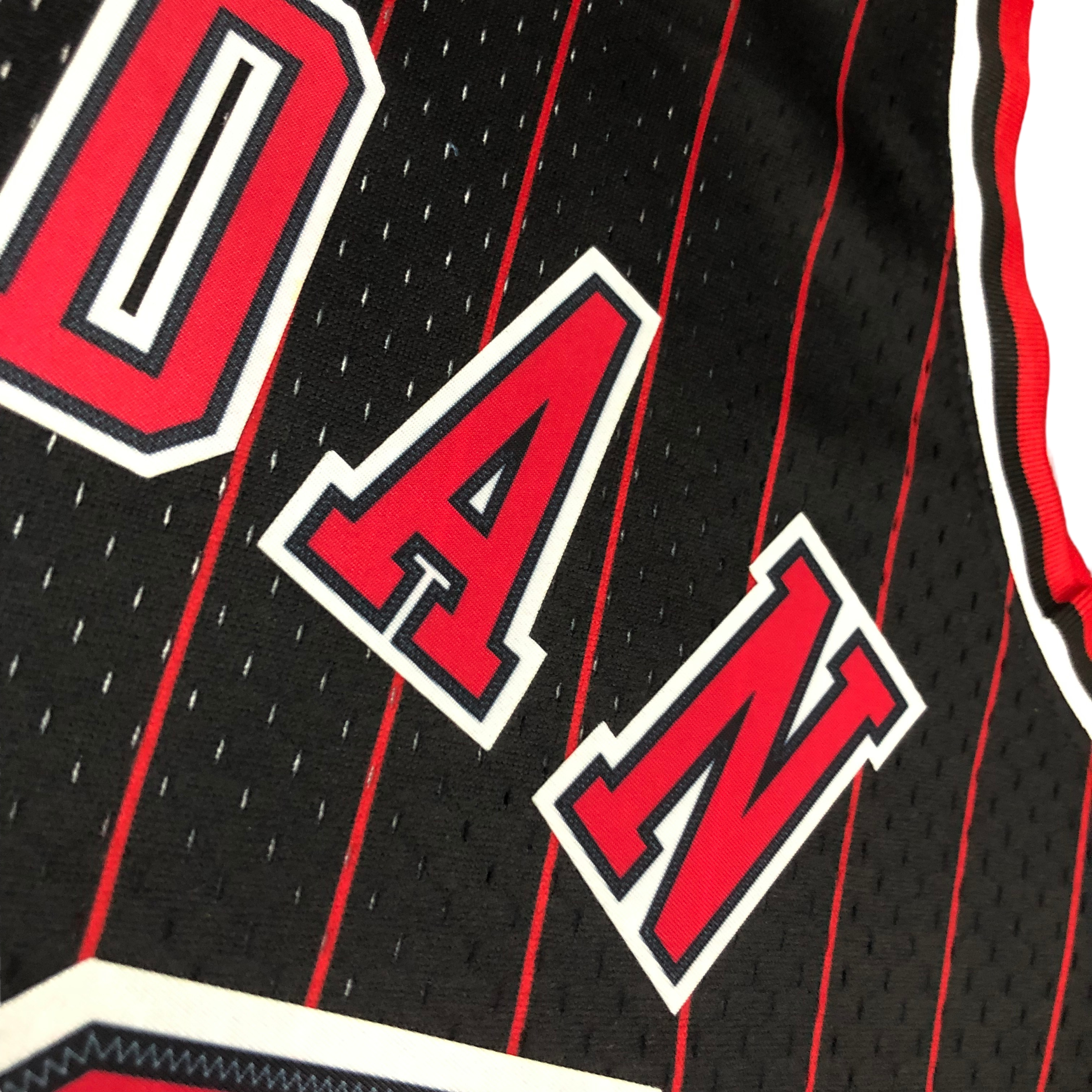 1995-96 Chicago Bulls (Michael Jordan) Black Striped Classics Jersey