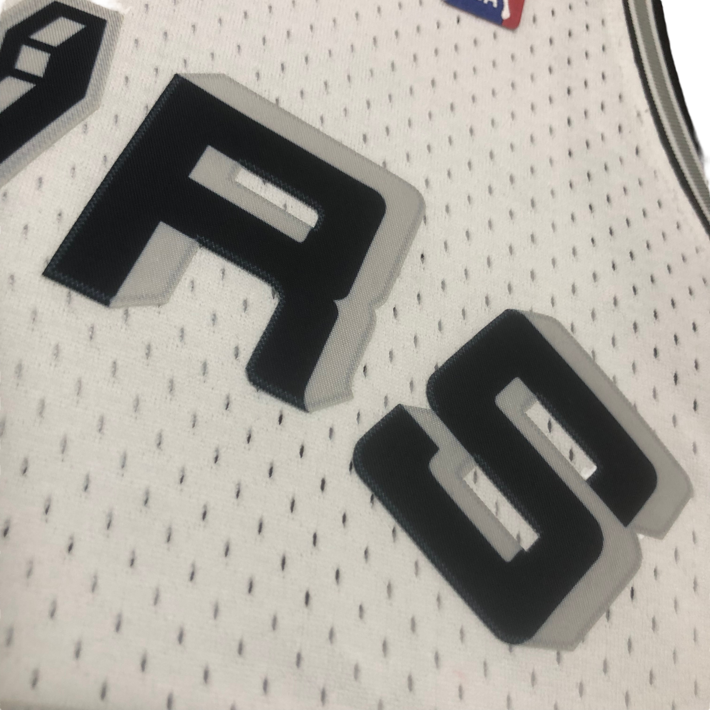 1998-99 San Antonio Spurs (Tim Duncan) White Classics Jersey