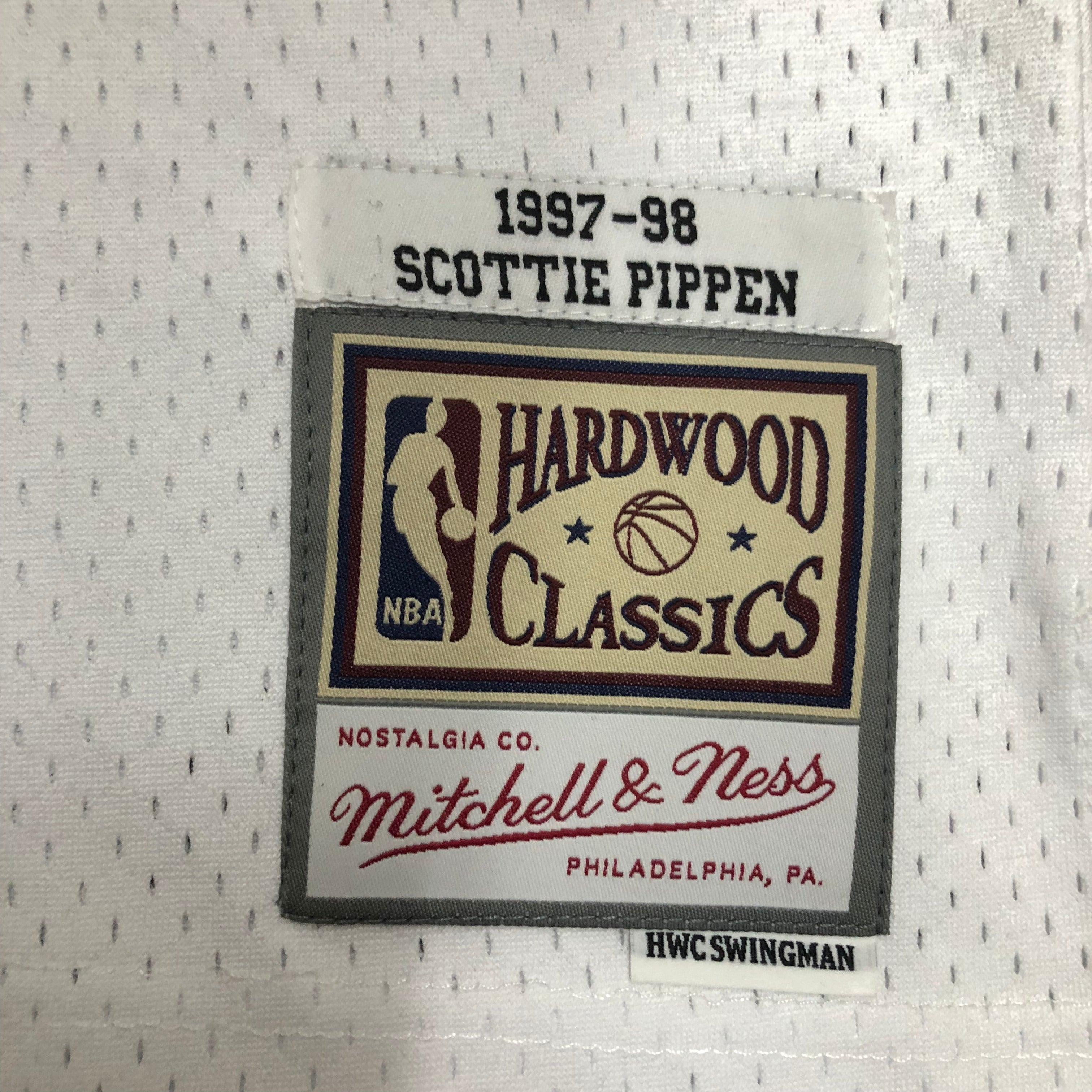 1997-98 Chicago Bulls (Scottie Pippen) White Classics Jersey