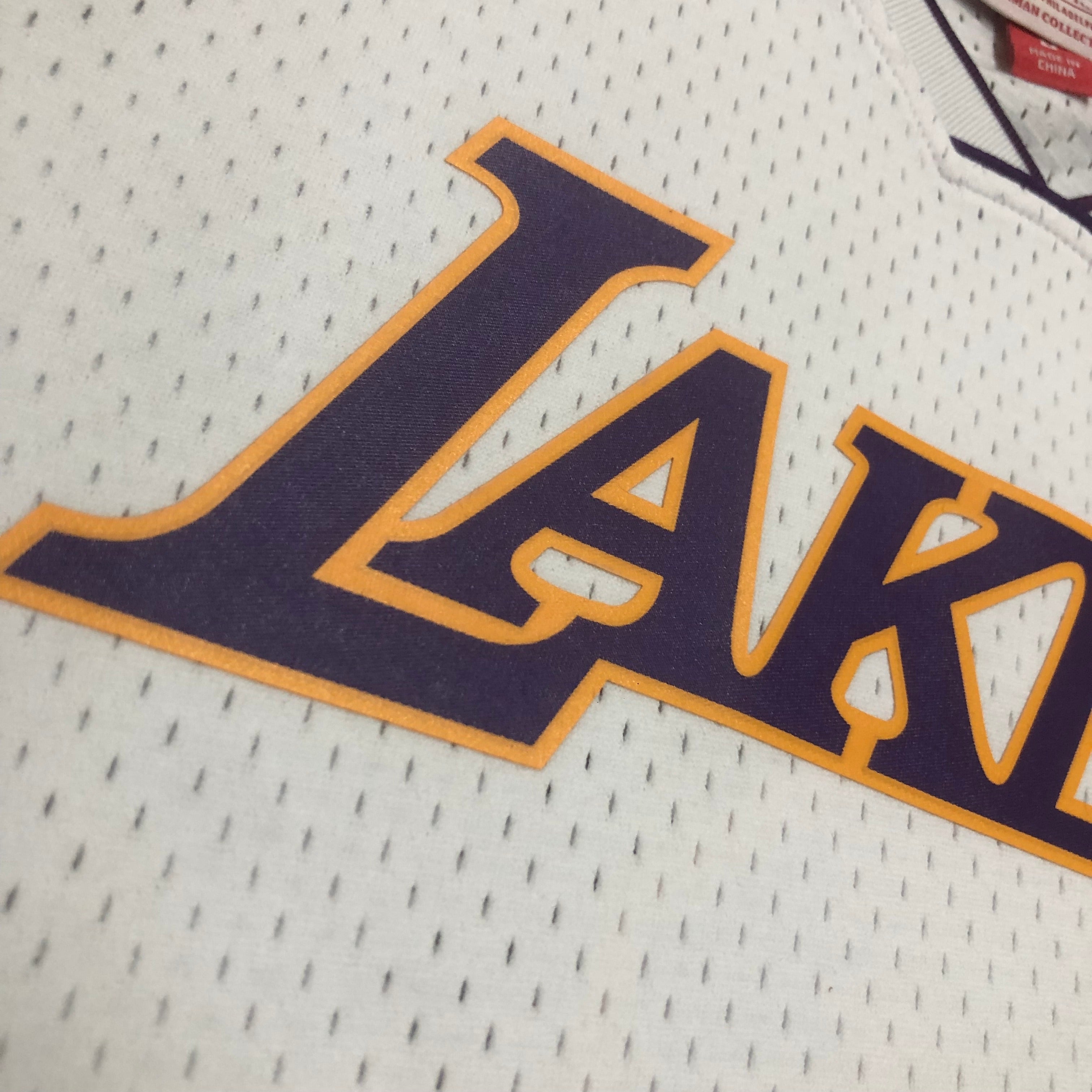 2003-04 Los Angeles Lakers (Kobe Bryant) White Classics Jersey