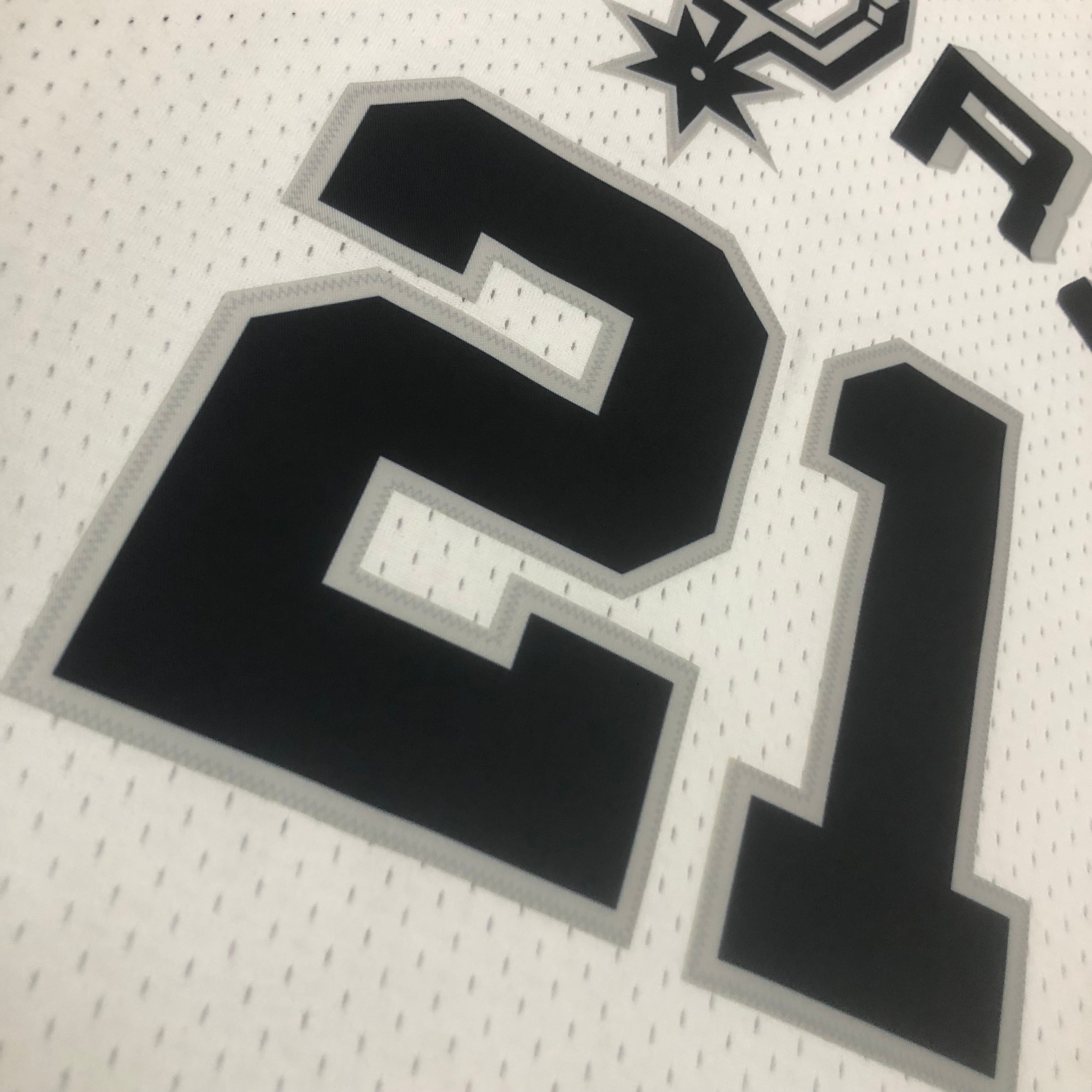 1998-99 San Antonio Spurs (Tim Duncan) White Classics Jersey