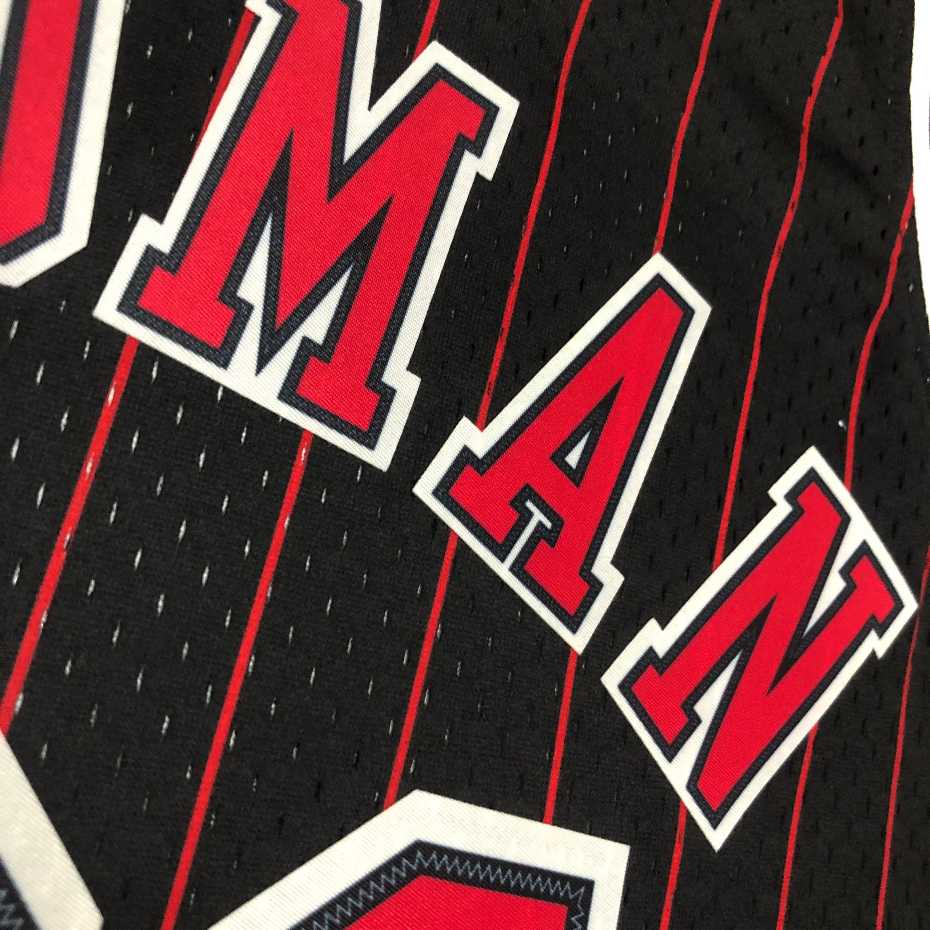 1995-96 Chicago Bulls (Dennis Rodman) Black Striped Classics Jersey